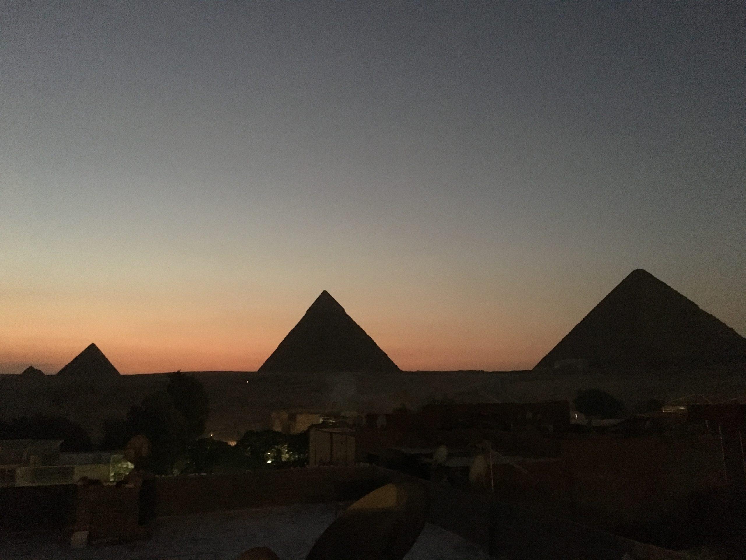 夕焼けのピラミッド